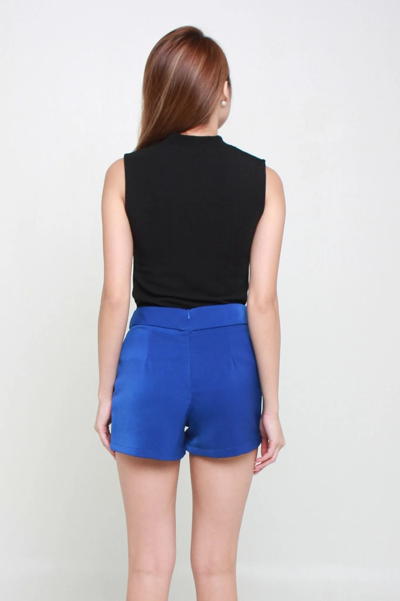 Basic Shorts With Pockets In Electric Blue