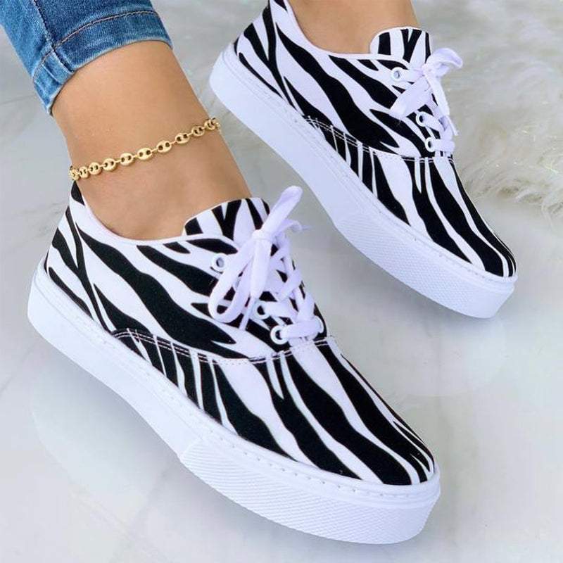 Color-Blocking Lace-up Flat Sneakers