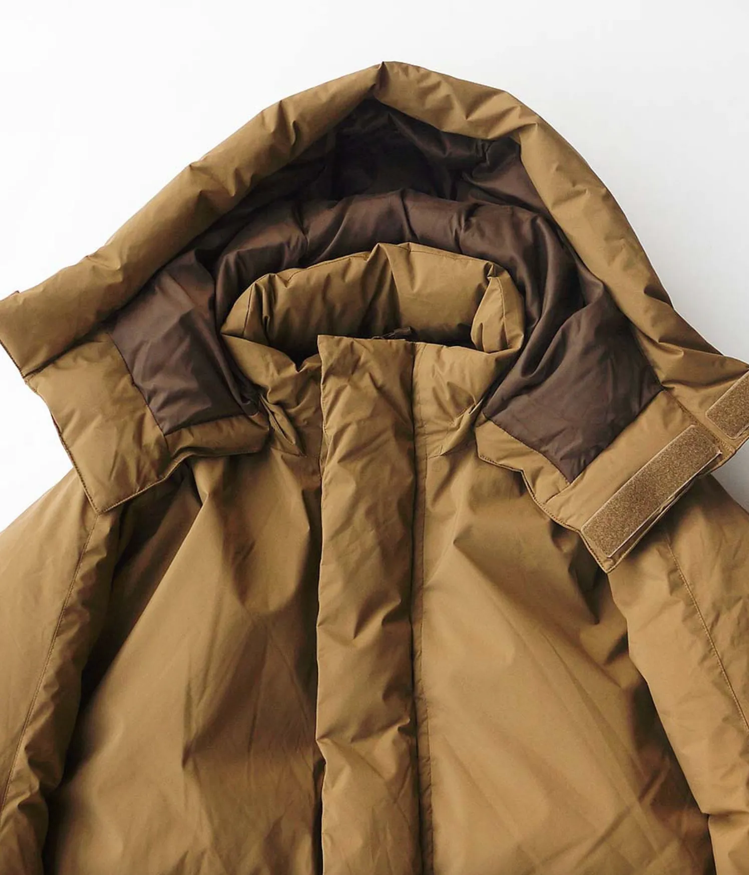 GORE-TEX INFINIUM™ EXPEDITION DOWN JACKET - BEIGE