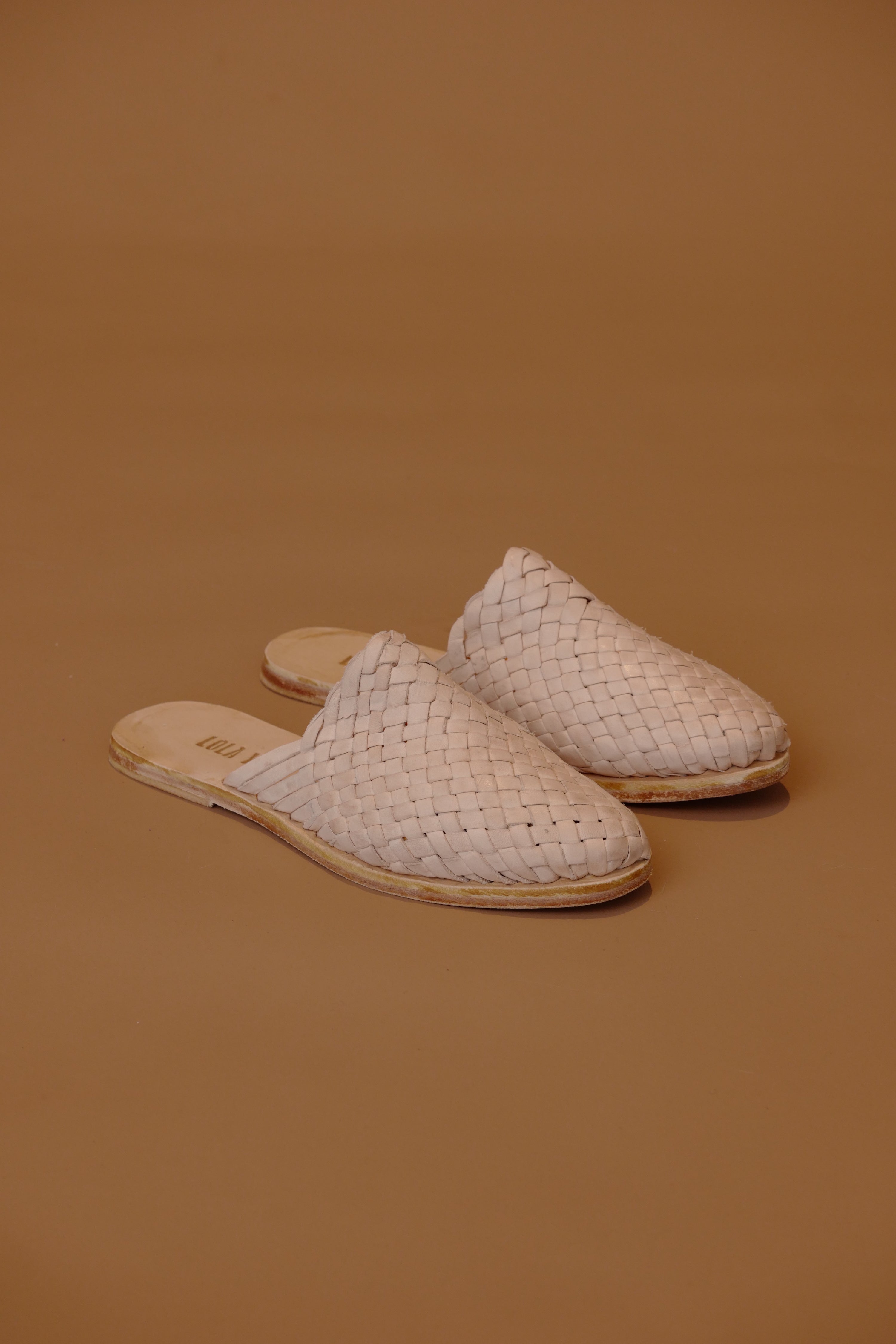 HAND WOVEN LEATHER SLIDES // CREAM